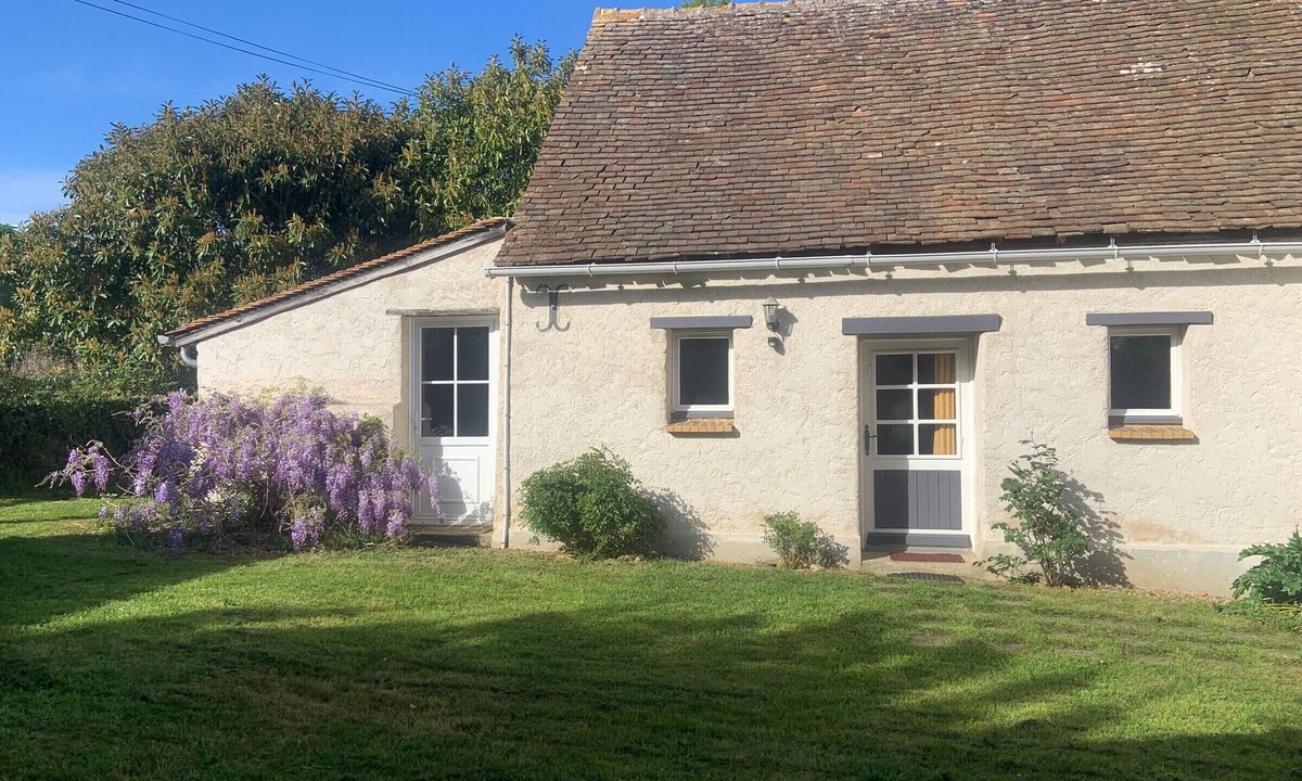 Roeze-sur-Sarthe Cottage | Charming Gîte near Le Mans - Peaceful, Independent with Private Parking, Fully Equipped, High-Speed WiFi
