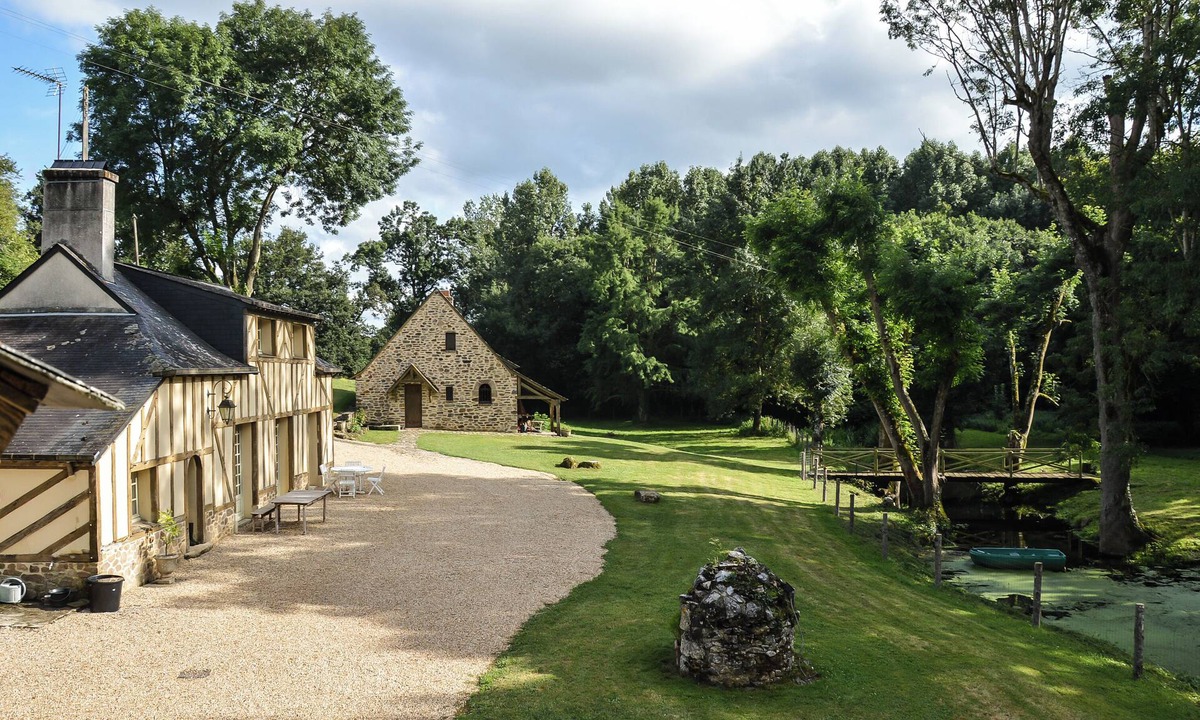 Preaux House | Charming gite, riverside (secure), (large) children's pool, quiet location