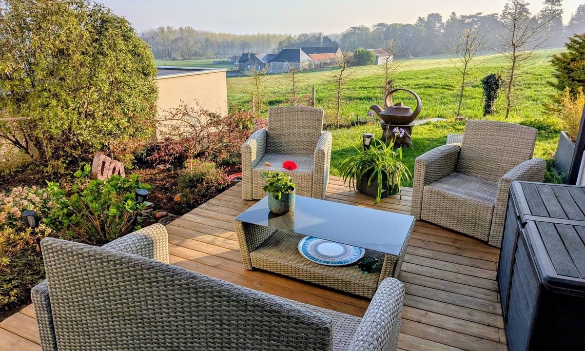 Ballan-Mire House | Charming Gîte “Un Thé Sur La Loire” with Private Terrace, Garden and Wi-Fi