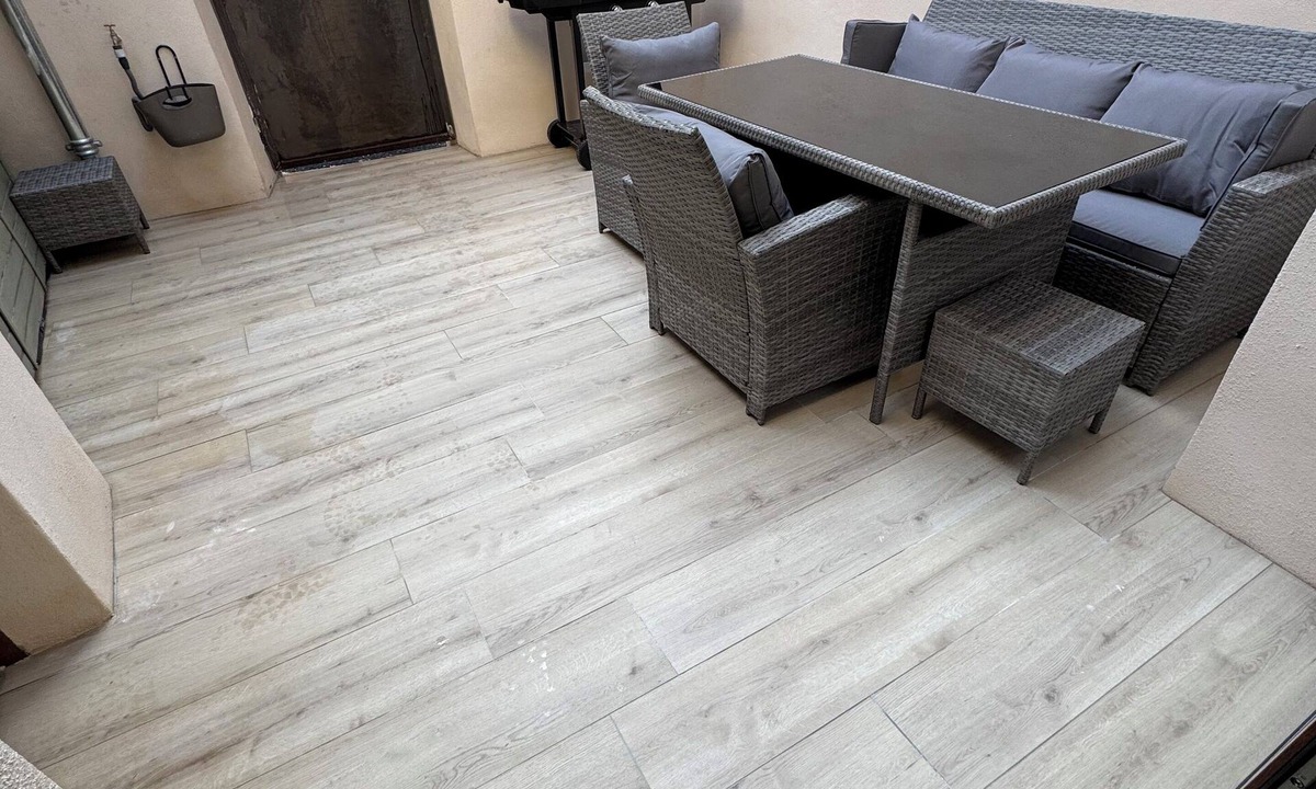 Caux House | Charming gîte with exposed beams and stonework and jacuzzi