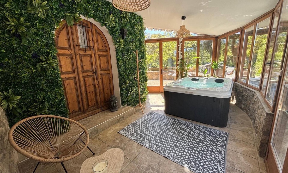 Trebes House | Charming gite with heated pool & Spa - near Carcassonne