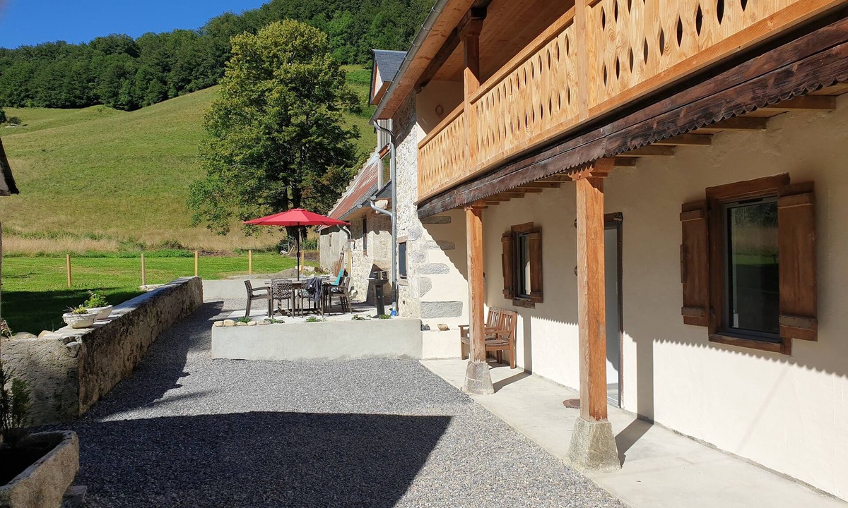 Campan House | Charming gites for 15 people