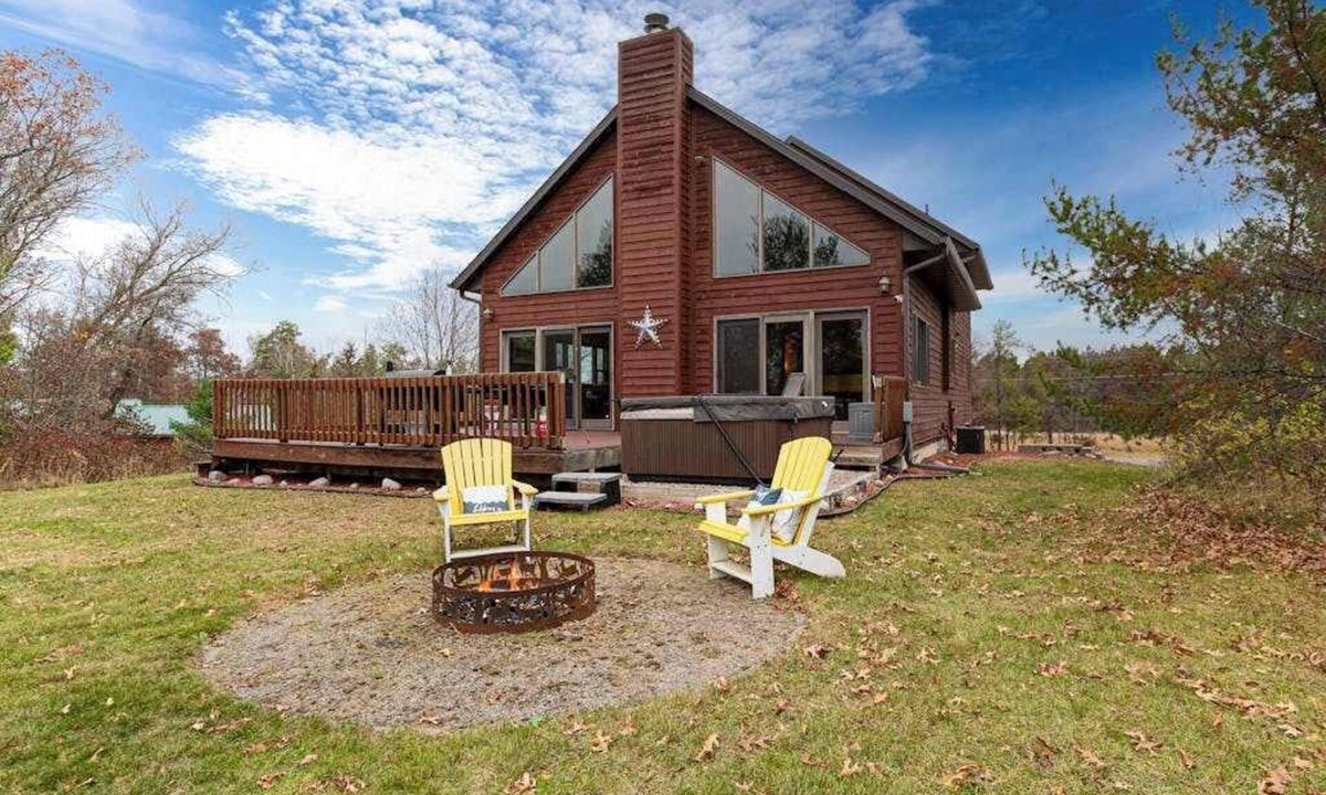 Rome House | Charming Golf View Home, w/Hot tub, Sauna, Fire pit, near Lakes & Trails!