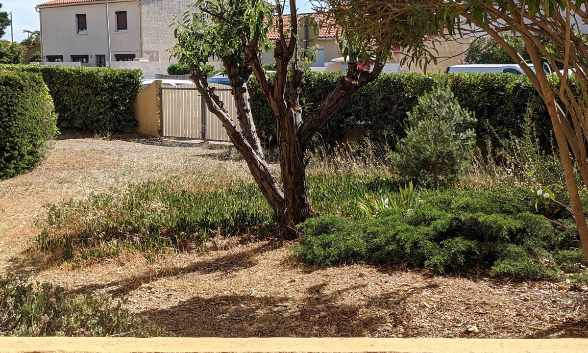 Port-la-Nouvelle Apartment | Charming Ground-Floor T2 Apartment, 300m from Beach, Port View, Parking Included, Sleeps 4.
