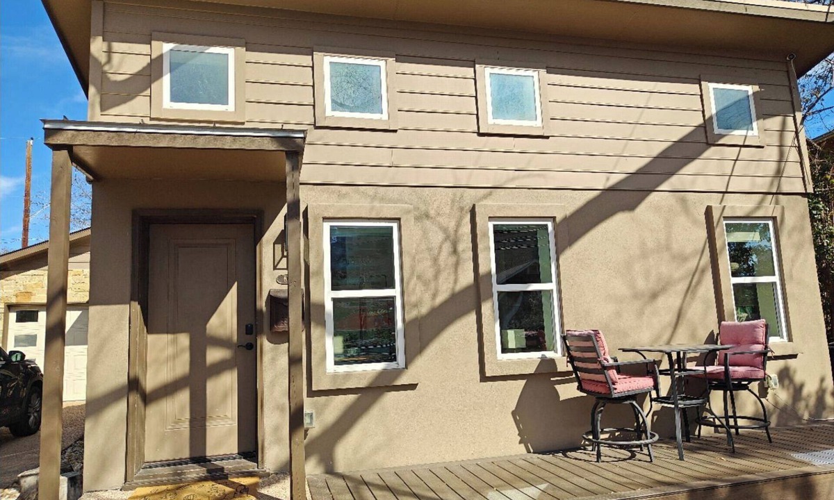 Brentwood House | Charming guest house in wonderful Austin perfect for your next getaway