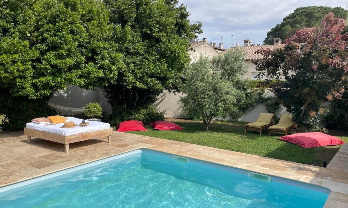 Saint-Martin-de-Crau Villa | Charming house in the heart of the village Les Tournesols