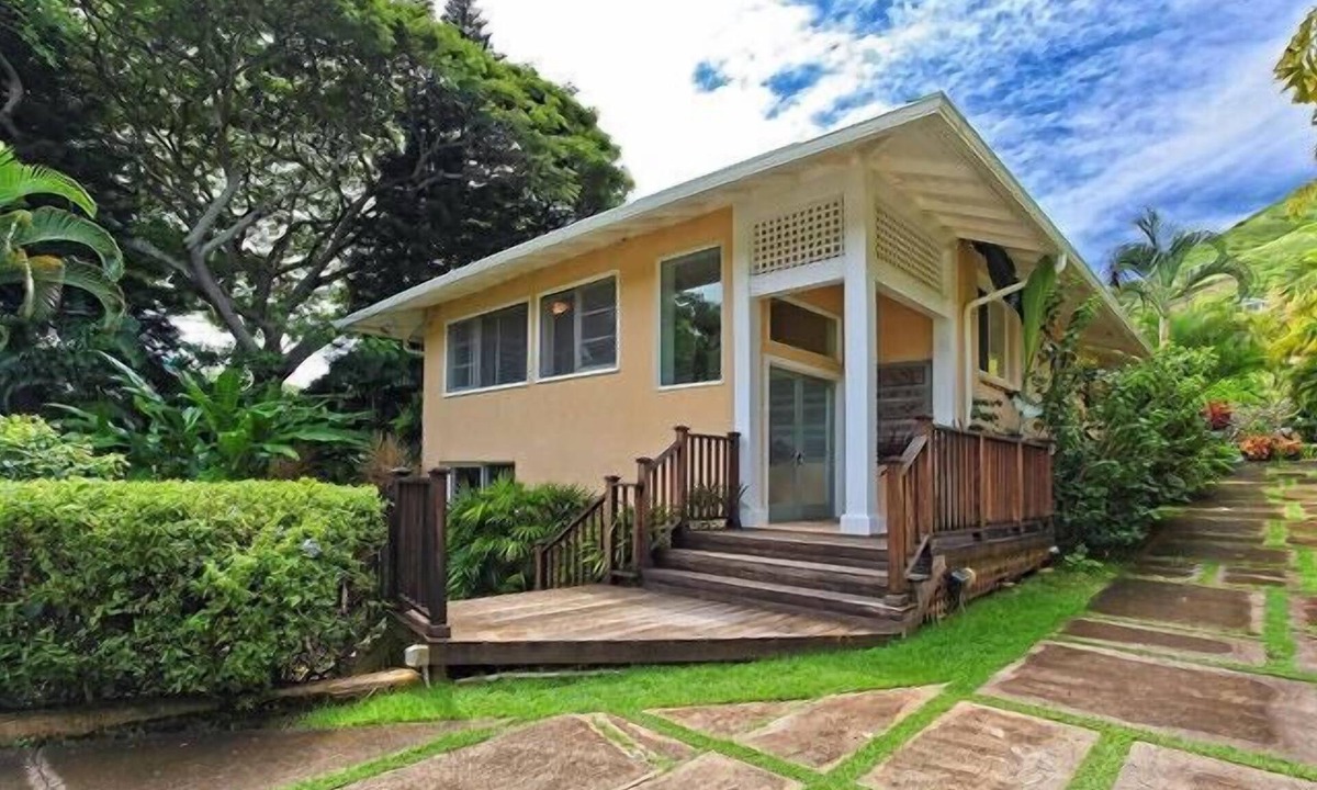 Lanikai Apartment | Charming Hale Mokolea in Lanikai –2BR, 2BA, Full Kitchen