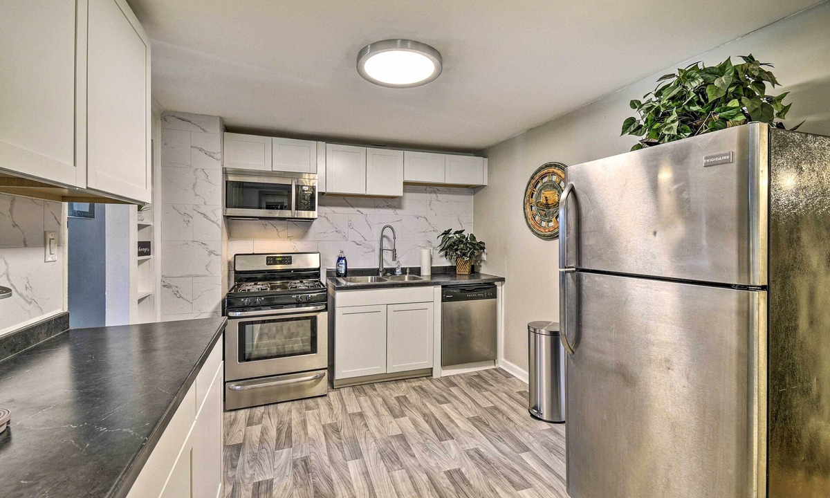 Hampton Cottage | Charming Hampton Home < 2 Mi to Buckroe Beach