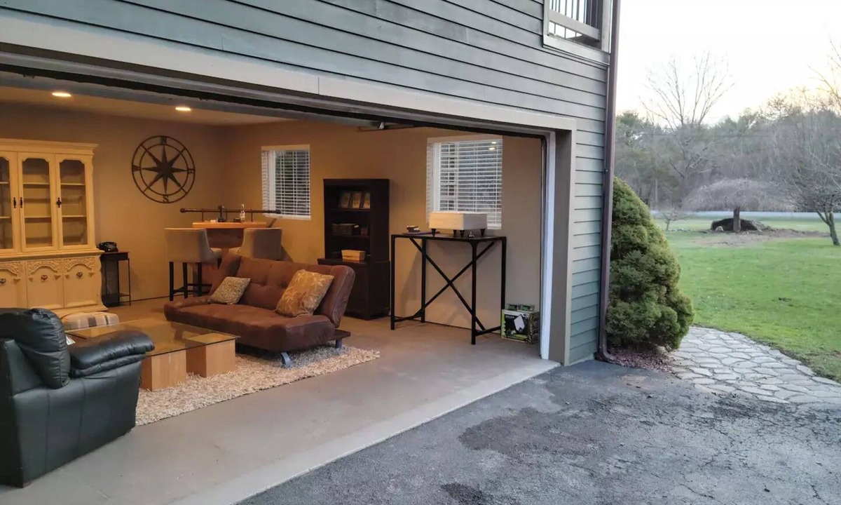 Leeds House | Charming Hideaway Catskill Mountains - Pool/Hottub