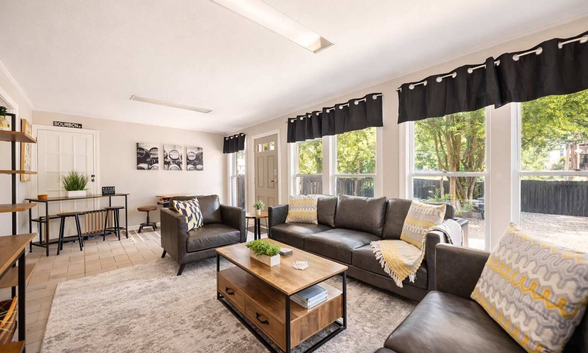Bonnycastle Apartment | Charming Highlands stay near restaurants and bars!
