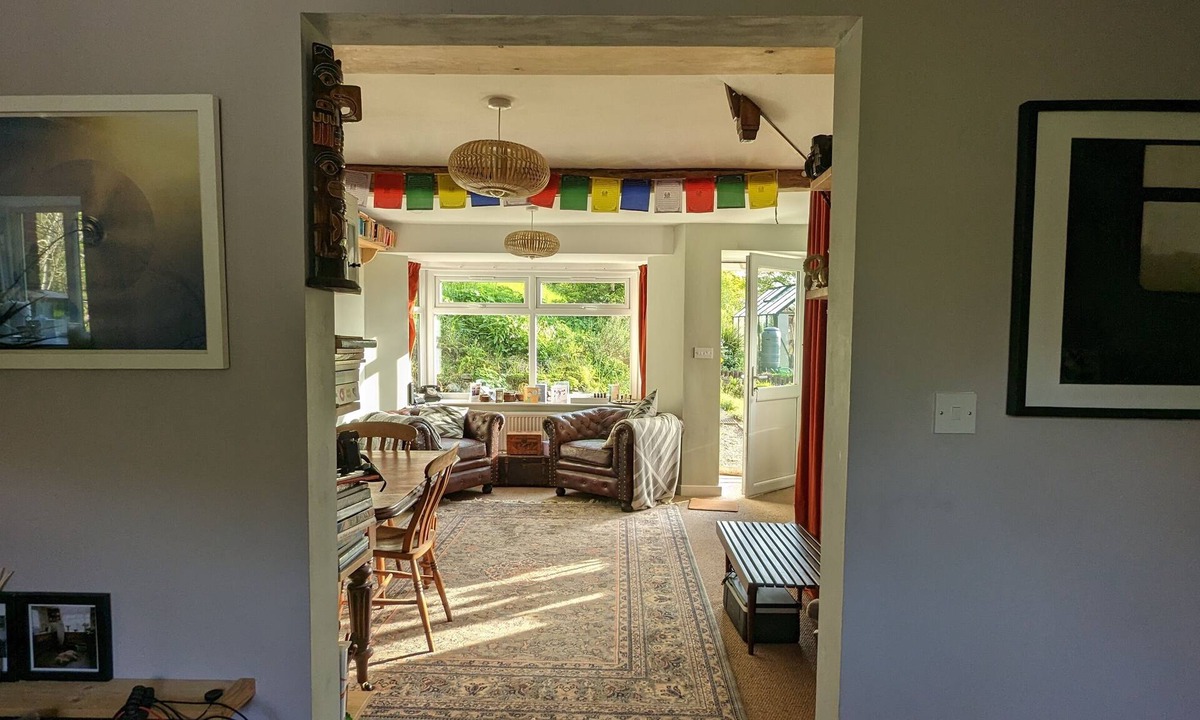 Moreton Cottage | Charming hillside 3 bedroom cottage with sauna