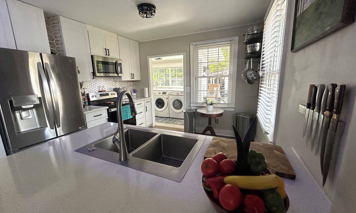 Avondale House | Charming Historic Avondale 3/1 with Backyard Bar and Grills, Close to Everything