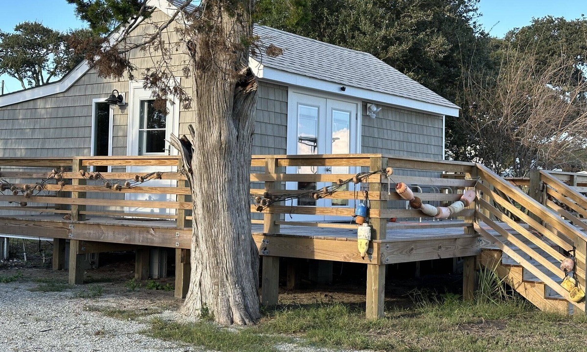 Atlantic Cottage | Charming Historic Cottage with Private Waterfront on Core Sound -Pet Friendly