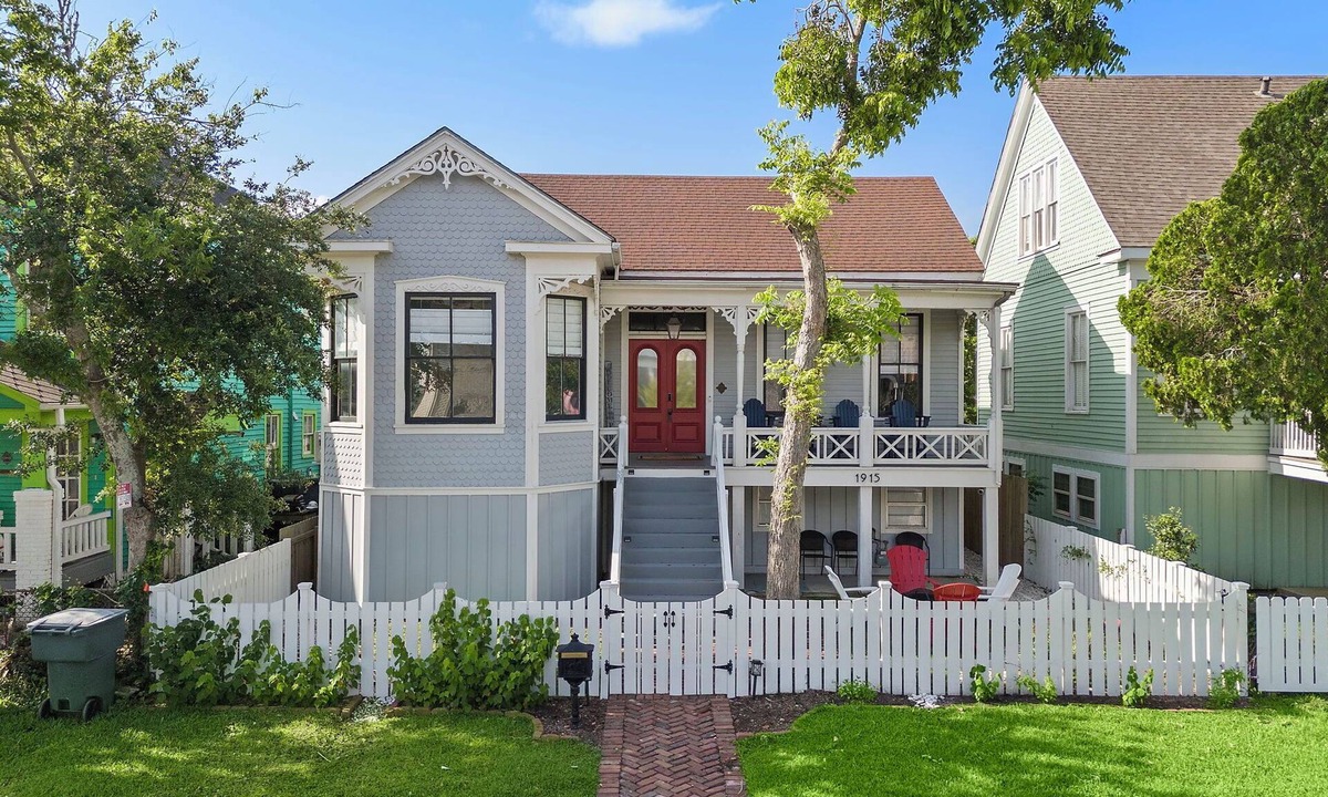 San Jacinto House | Charming historic home with heated pool, a short walk from the beach