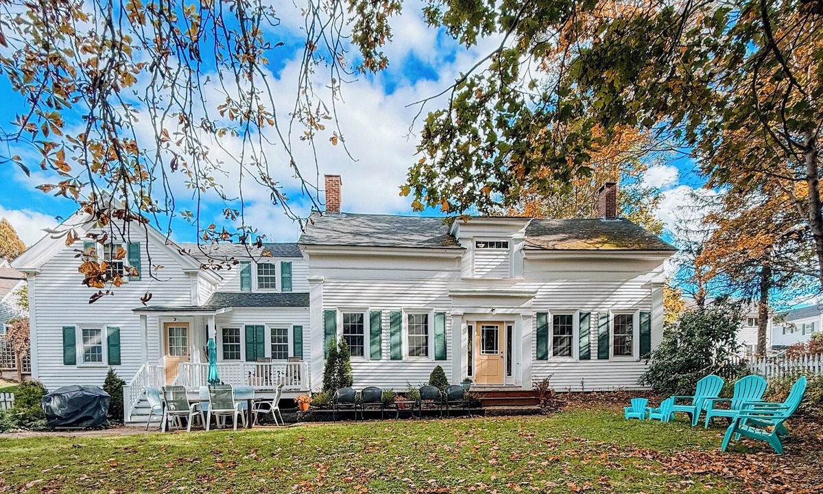 Bath House | Charming Historic home steps away from downtown