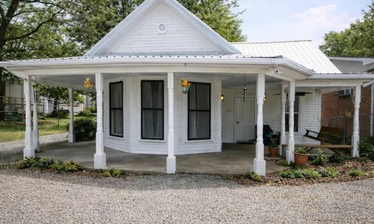 Lone Mountain House | Charming Historic House 1 Mile from Norris Lake