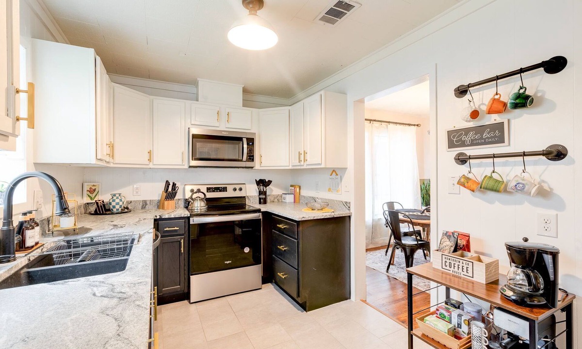 Laurel House | Charming Historic Laurel Home – Walk to Downtown!