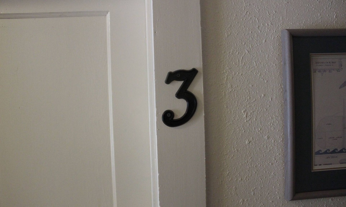 Roseburg Bed & Breakfast | Charming Historic lodge across from Umpqua river