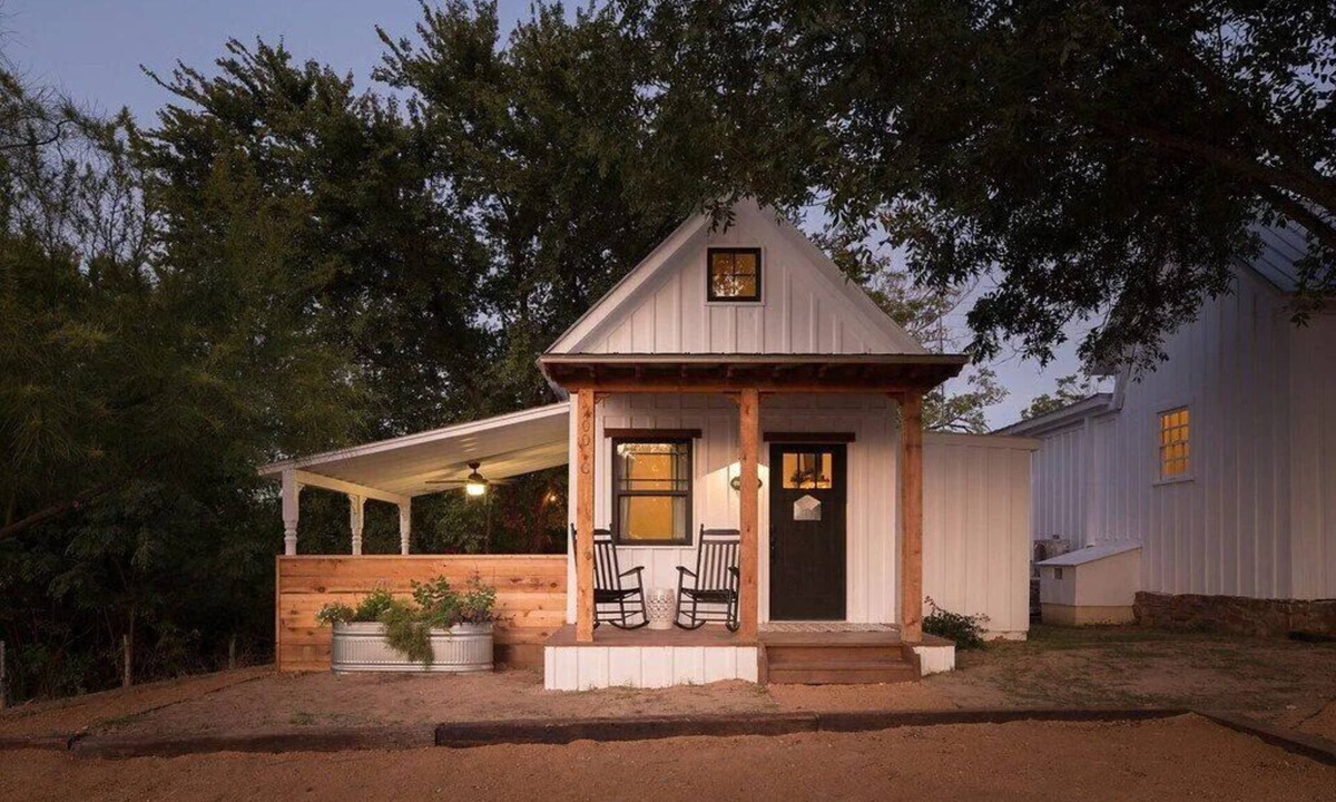 Llano Cottage | Charming Historic lodging on the outer banks of the Llano River