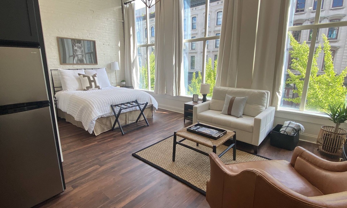 Downtown Louisville Apartment | Charming historic studio@The 713 - on The Bourbon Trail and Museum Row
