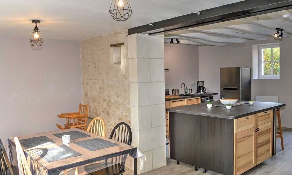 Chedigny Cottage | Charming Holiday Home in the Heart of Chédigny with Private Garden, Parking, and Modern Amenities