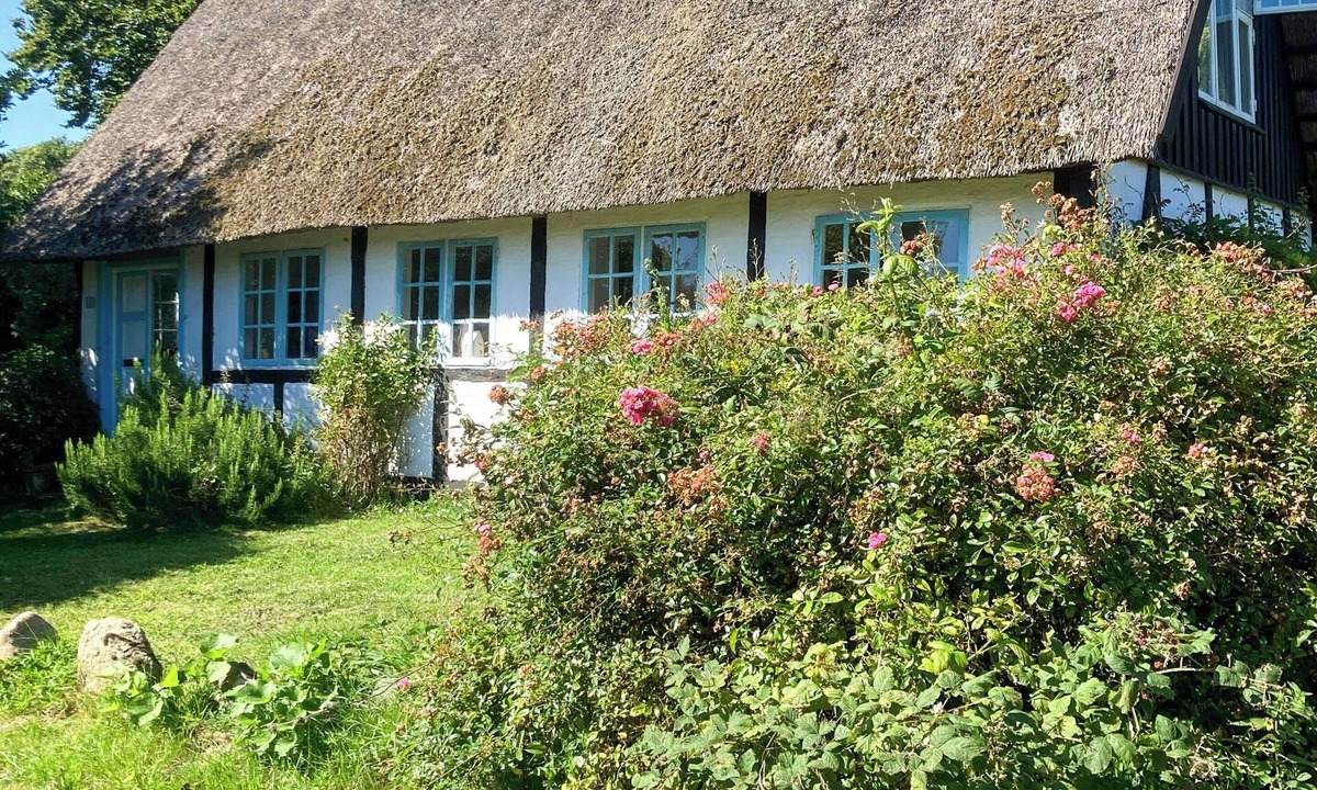 Fej House | Charming holiday home from 1870 on Fejø