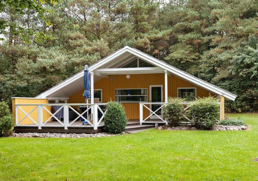 Arrild Ferieby House | Charming Holiday Home in Jutland with Garden