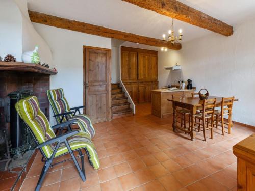 Tautavel House | Charming Holiday Home in Tautavel with Balcony
