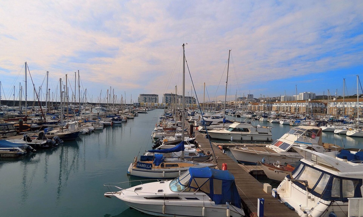 Seafront Ski Chalet | Charming home on the ocean