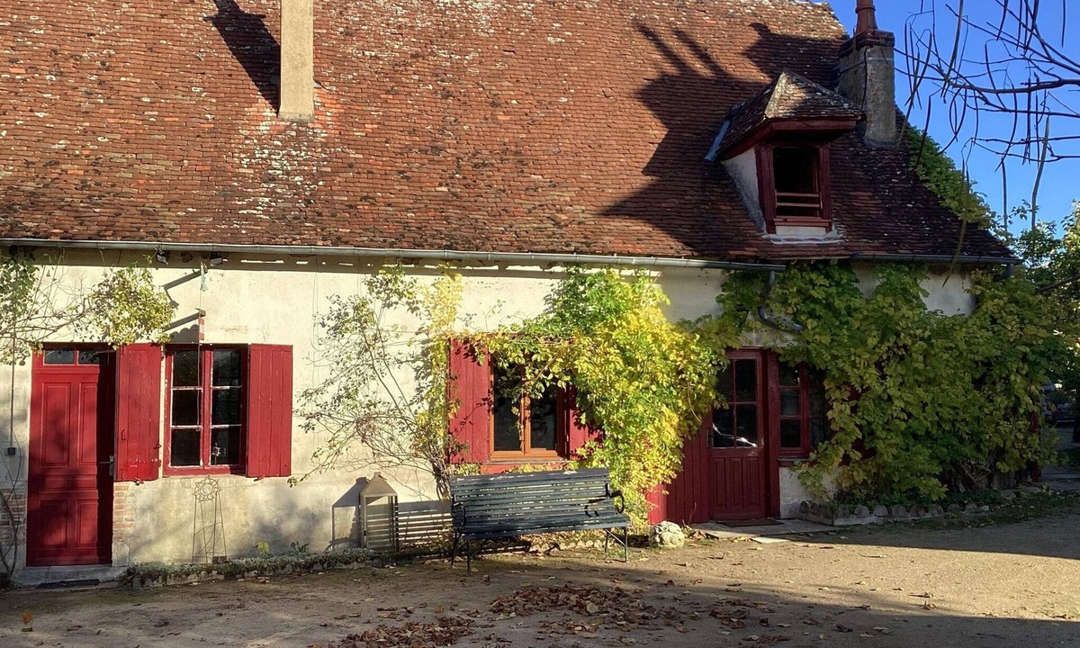 Le Veurdre House | Charming Home by River Allier