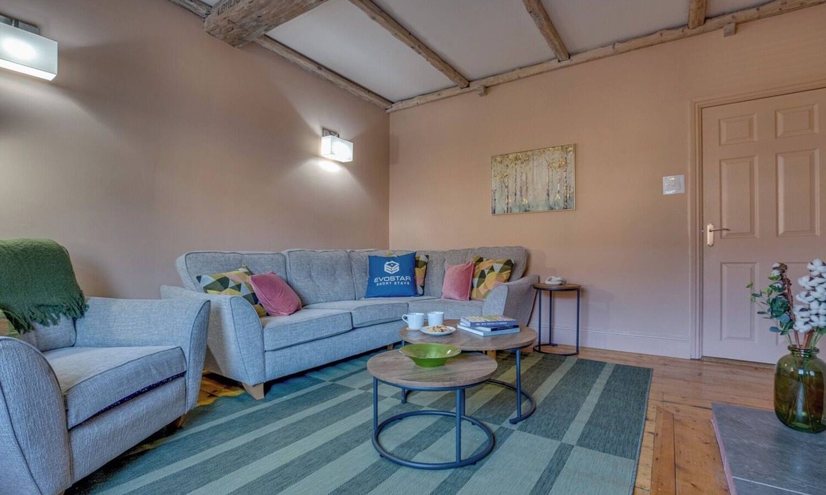 Ridgeway House | Charming Home for 10 | Perfect for Work & Leisure Stays