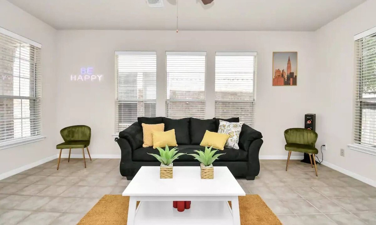 Fairbanks House | Charming Home in Houston, TX