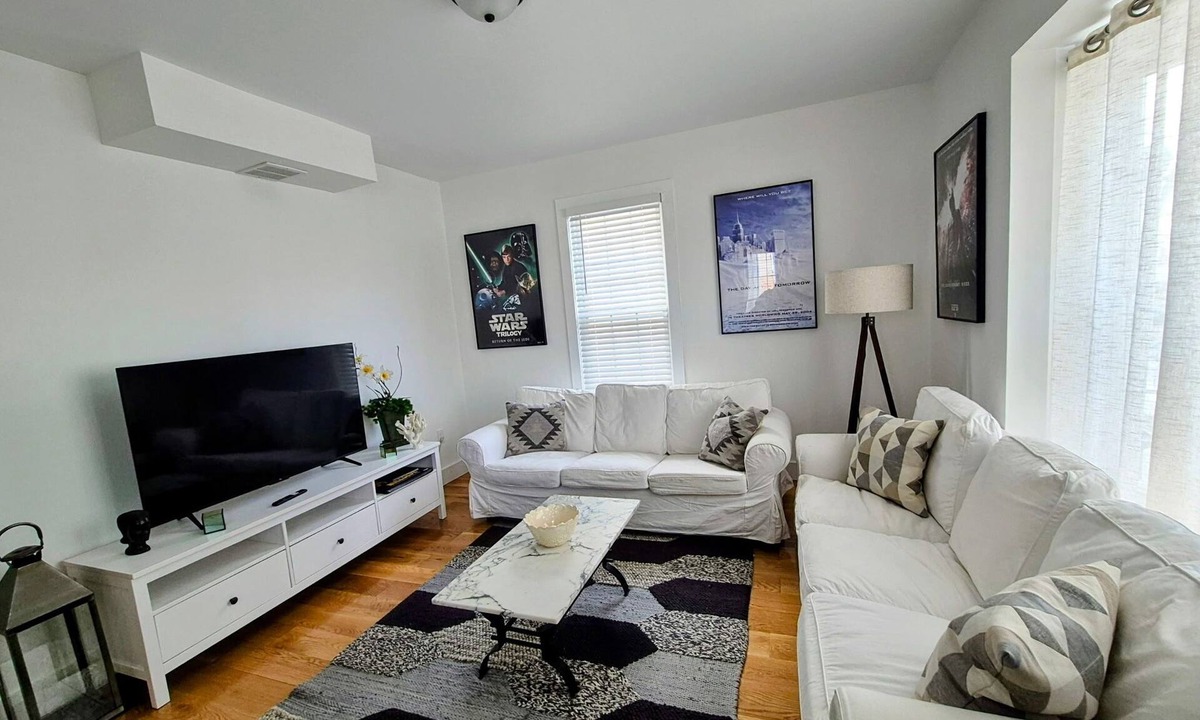 Bridgeport House | Charming Home in Seaside