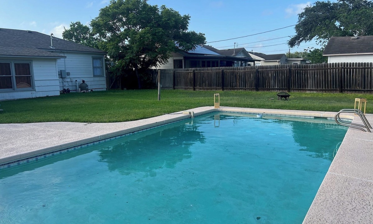 Del Mar House | Charming Home Near Ocean Dr. Pool, BBQ, Coffee Bar & More!