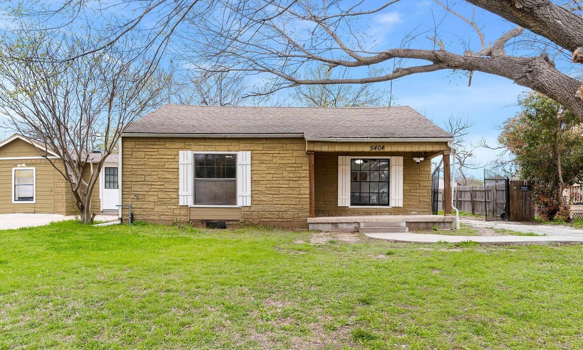 River Oaks Apartment | Charming Home Near Stockyards & Trinity Trails Central Fort Worth
