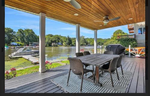 Saugerties South House | Charming Home on Esopus Creek