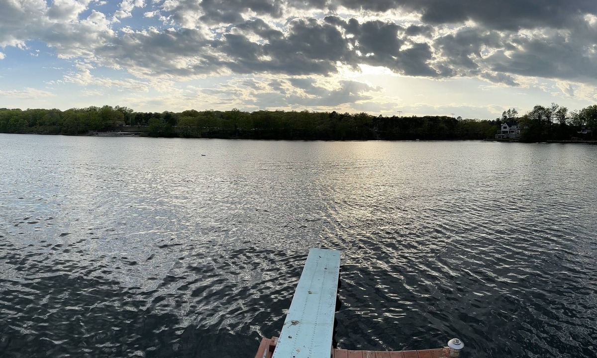 Shrewsbury House | Charming home on Lake Quinsigamond!