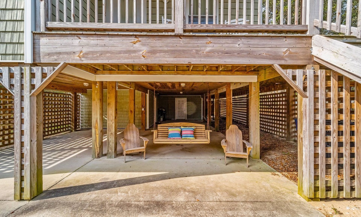 Southern Shores House | Charming home with wraparound balcony, central AC, full kitchen, & W/D