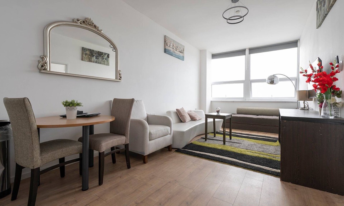 Smethwick Apartment | Charming home with gym access in West Bromwich