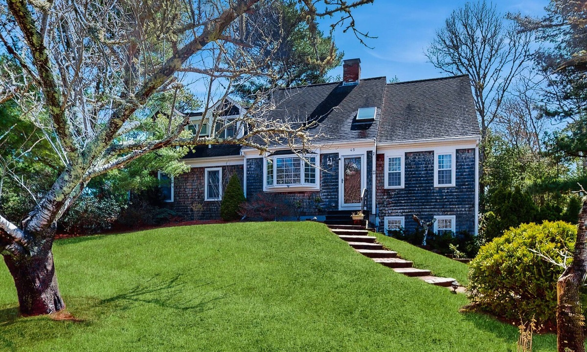 Osterville House | Charming home with open layout, deck, grill, AC, W/D, & yard