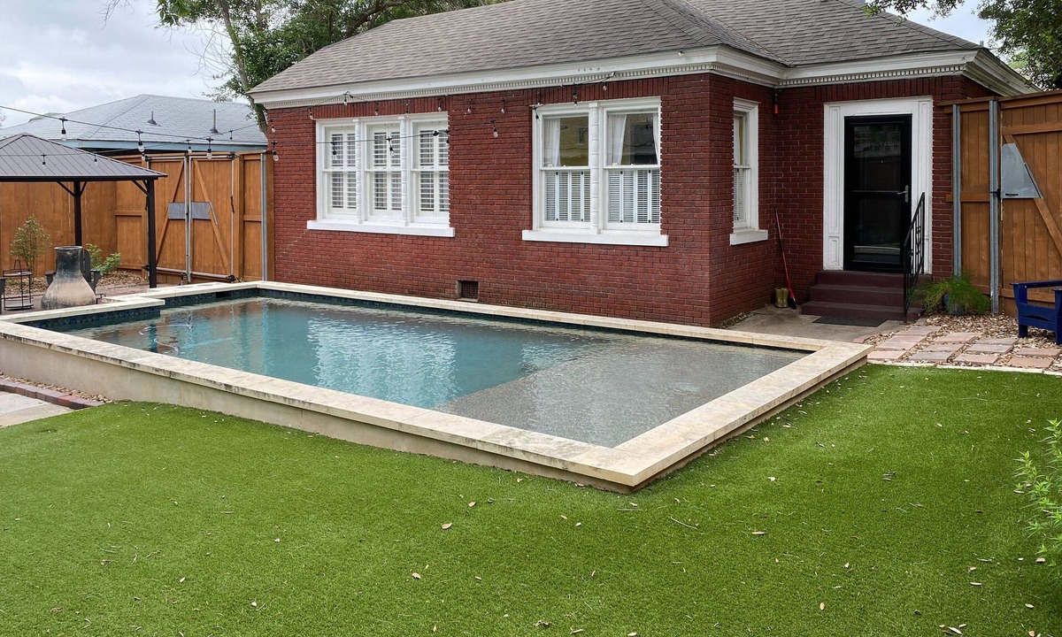 Woodlawn Lake House | Charming home with pool, enclosed yard, patio & great Woodlawn Lake location