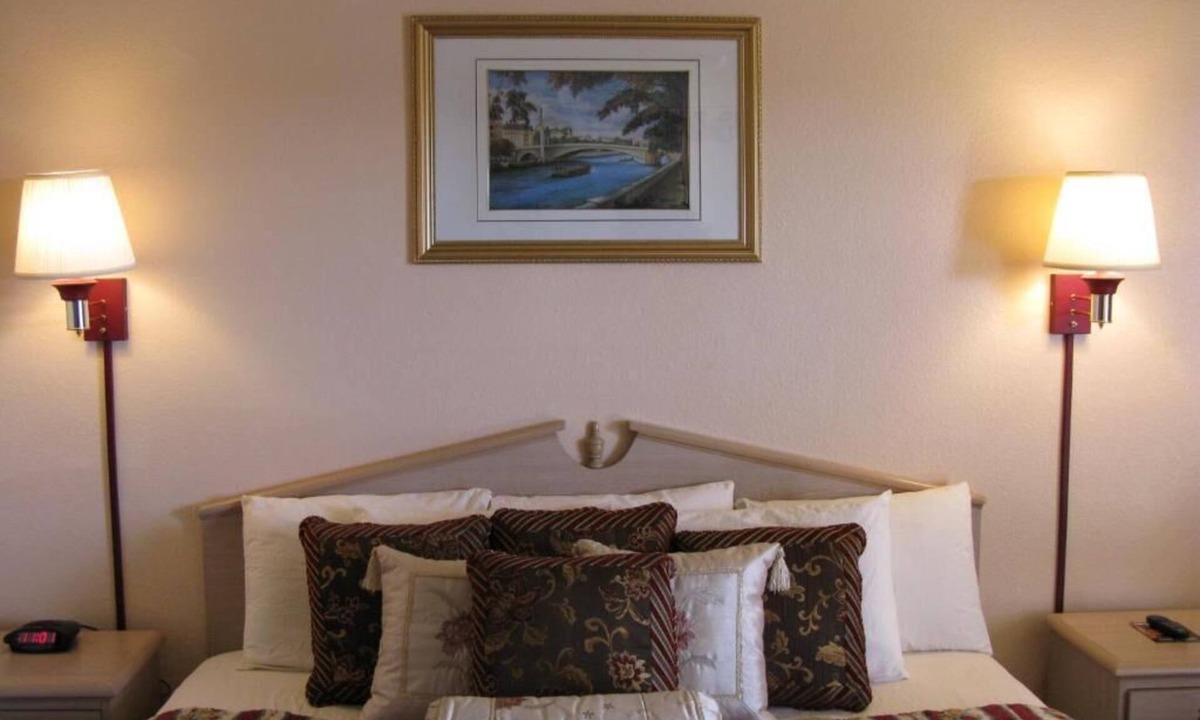 Seminole Hotel | Charming Hotel in a quiet spot, next to a Walmart, located in Seminole, Texas.