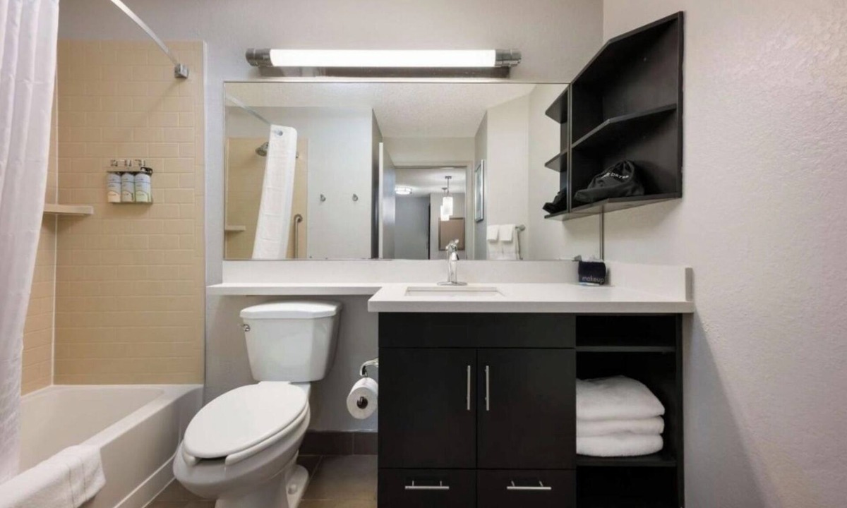 Huntsville Hotel | Charming hotel suite w/WiFi, AC, fitness room/Pet friendly/Centrally located