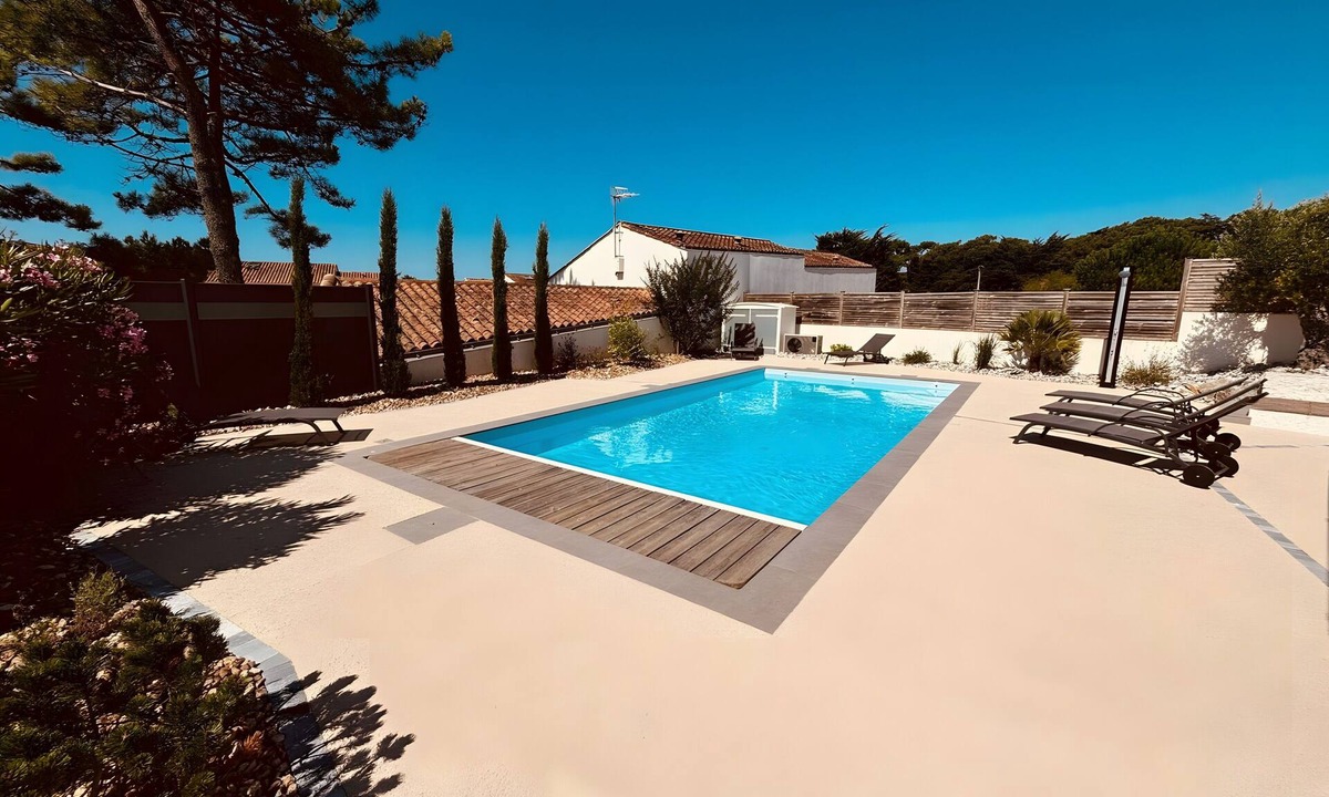 La Tranche-sur-Mer Villa | Charming House with Heated Pool