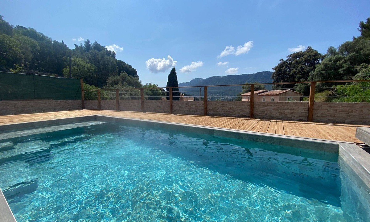 Le Revest-les-Eaux Villa | Charming house with swimming pool & Mont Faron view, in the heart of the village