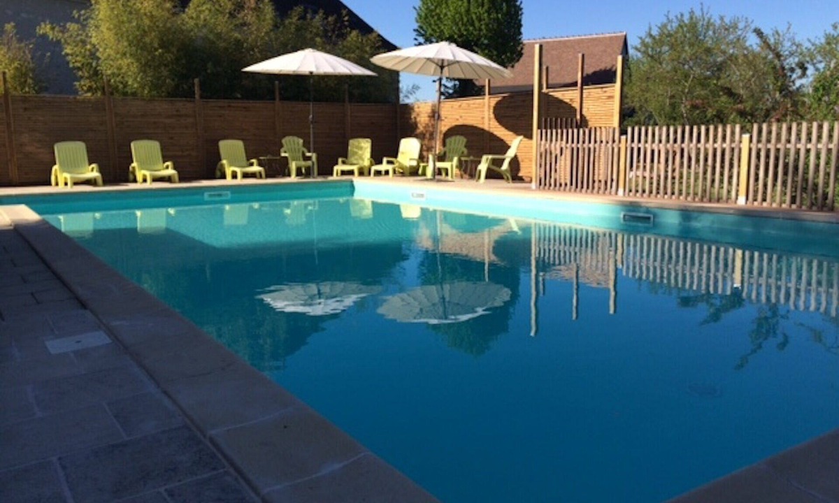 Verneuil-sur-Indre House | Charming house with large heated pool