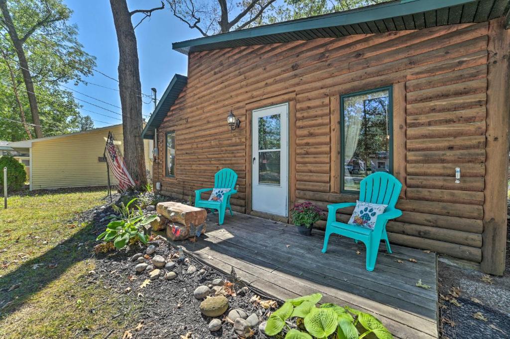Prudenville House | Charming Houghton Lake Cottage with Backyard!