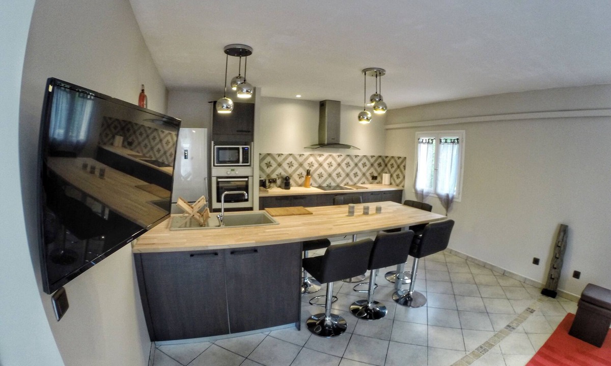 Rochefort-du-Gard House | Charming house surrounded by vineyards