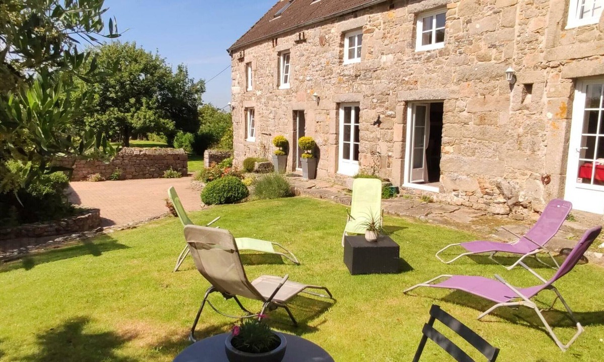 Les Pieux Cottage | Charming house 1km from Sciotot beach