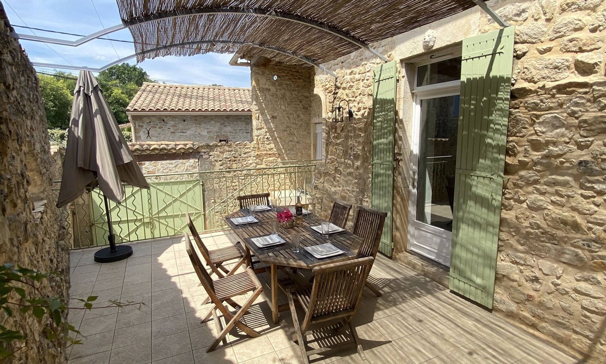 Cornillon House | Charming house 800 m from the river with terrace and courtyard.